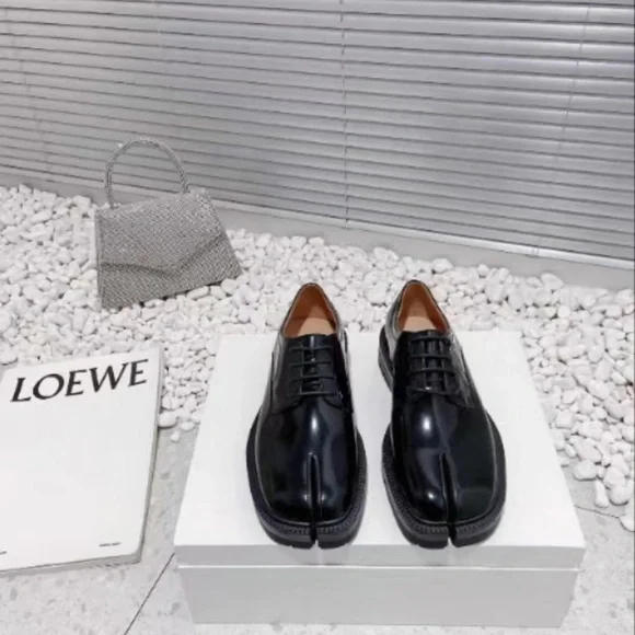 Loewe Glossy Black Women's Oxford Shoes - Picture 3 of 9